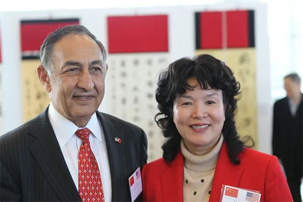 Chairman Zhou Fang went to the U.S. to exchange with Dr. Farahi, President of Kenyon University.